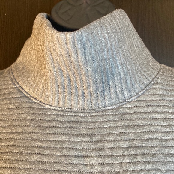Active Quiled Pullover - Picture 2 of 4